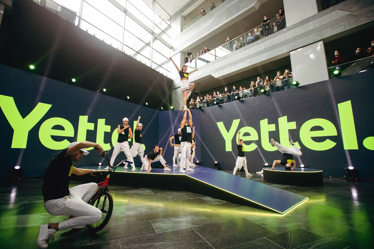 Yettel ReBrand Show FlipUnit Production