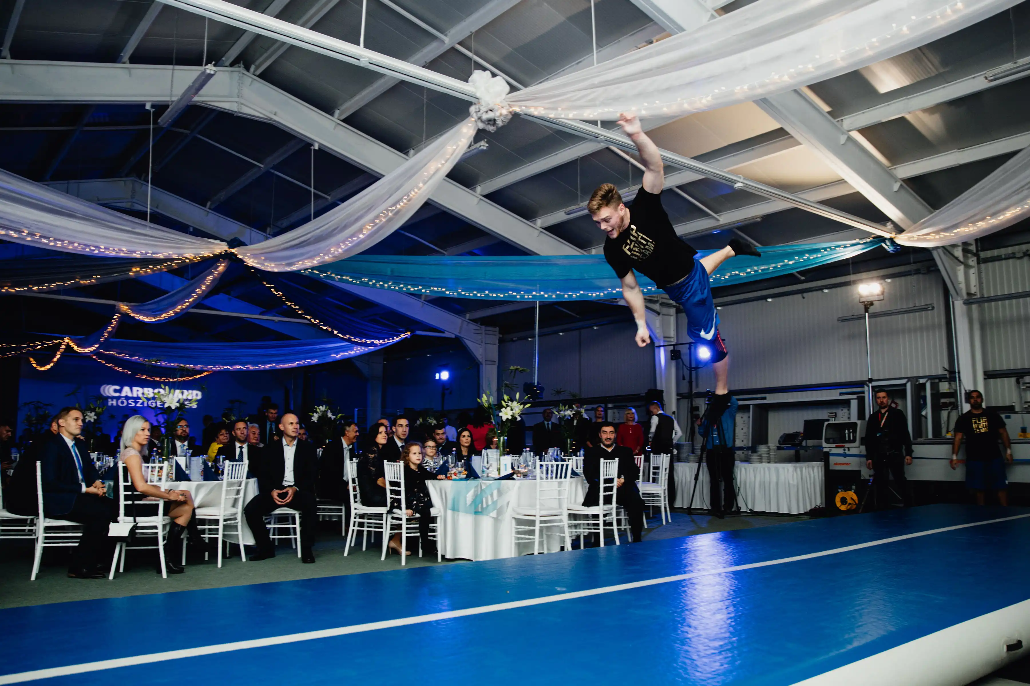 FLIP UNIT Airtrack show corporate event